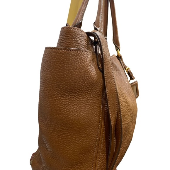 PRADA
Sold‼️ on another site donot purchase Vitello Daino Leather Tote crossbody - Picture 4 of 16